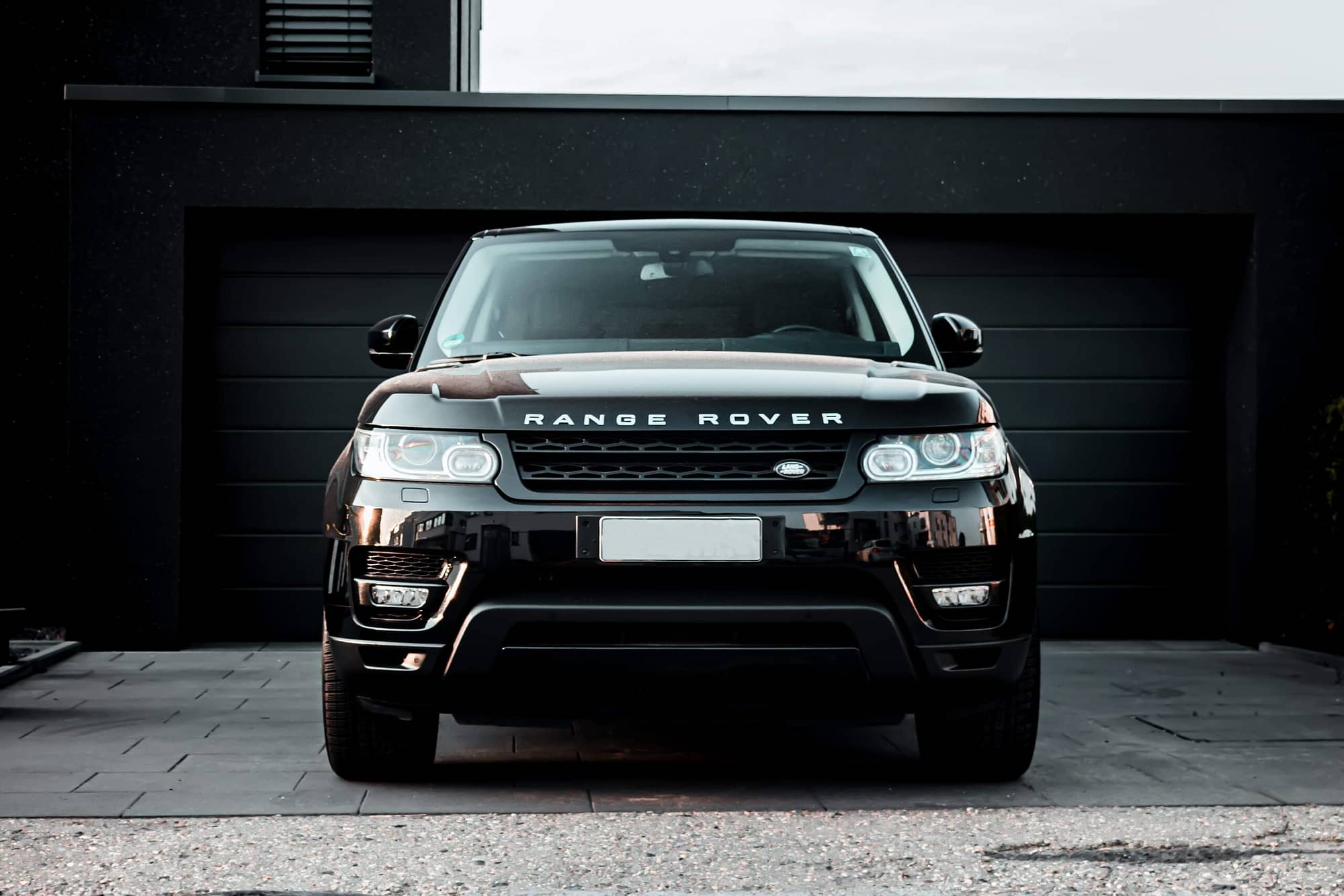 You are currently viewing New Teaser for the Range Rover Sport SV Set to Debut May 31st 