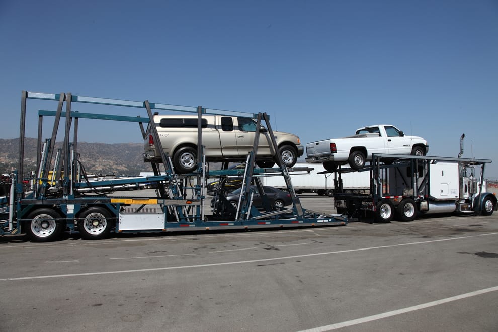 Open and Enclosed Car Transport: What’s the Difference?